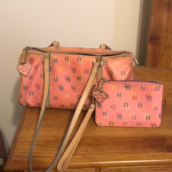 Dooney & Bourke Handbags - Dooney and Bourke Satchel bag Dooney & Bourke Handbags - Dooney and Bourke Satchel bag